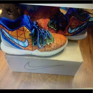 Kyrie 5 pineapple house shoes 5Y